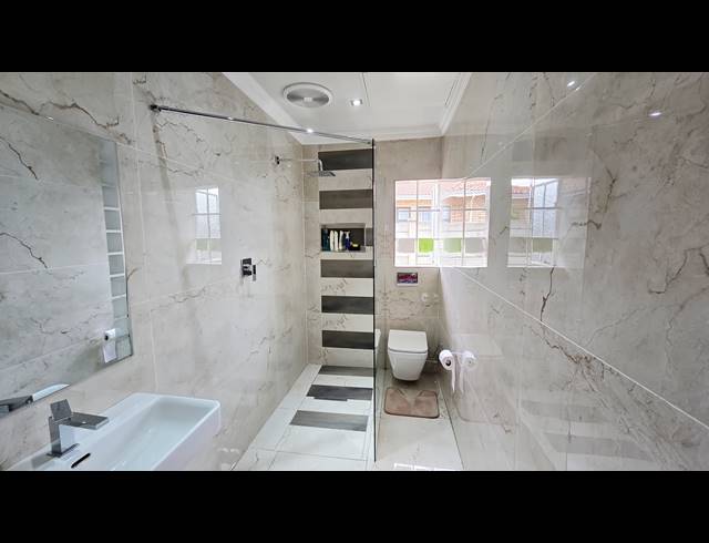 3 BEDROOM FREEHOLD FOR SALE IN HOWICK WEST
